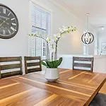 Spacious 5Br Urban Retreat W Balcony & Pool
