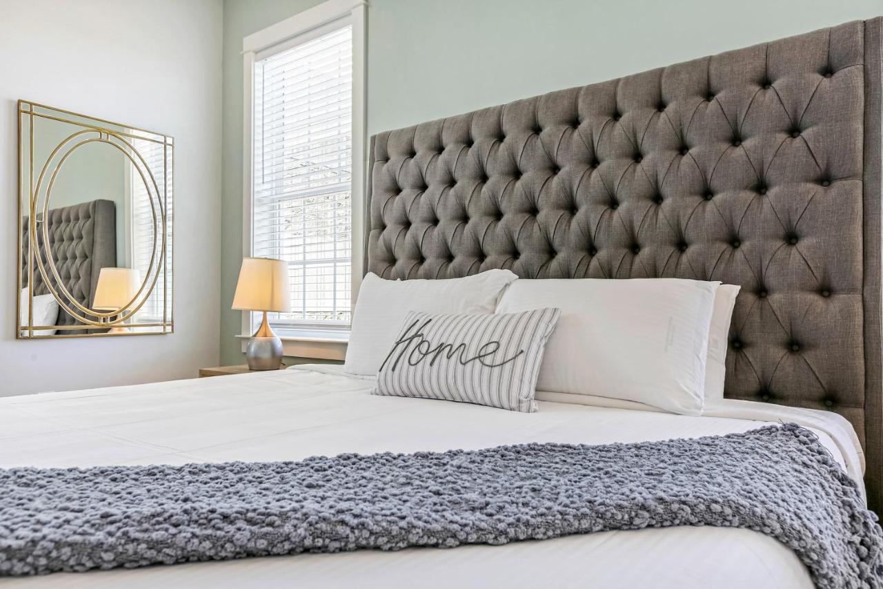 Spacious 5br Urban Retreat W Balcony & Pool Apartment New Orleans