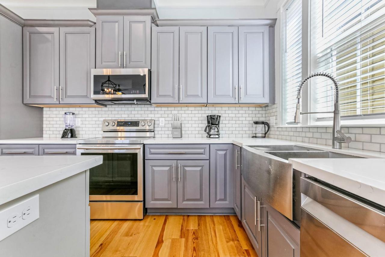 Spacious 5br Urban Retreat W Balcony & Pool New Orleans