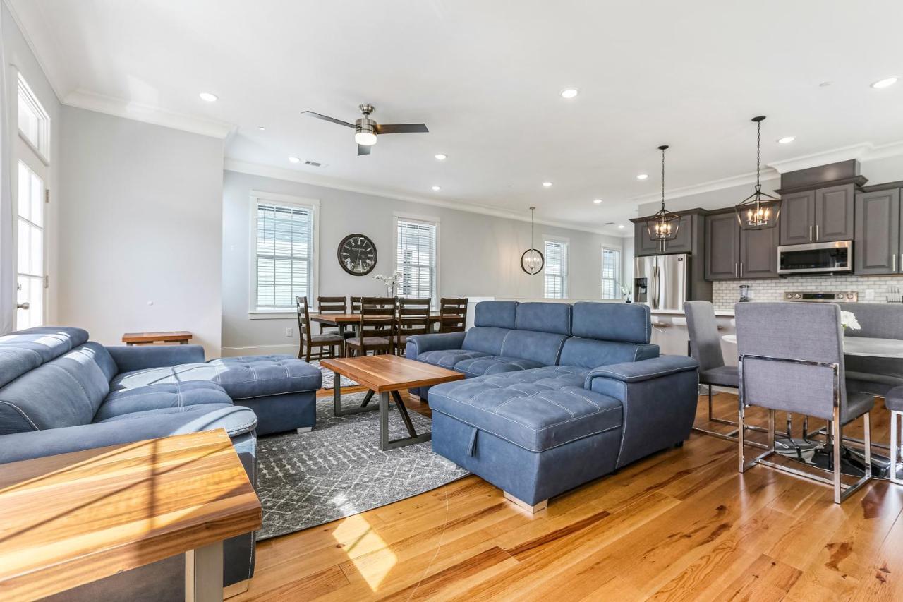 Spacious 5br Urban Retreat W Balcony & Pool *