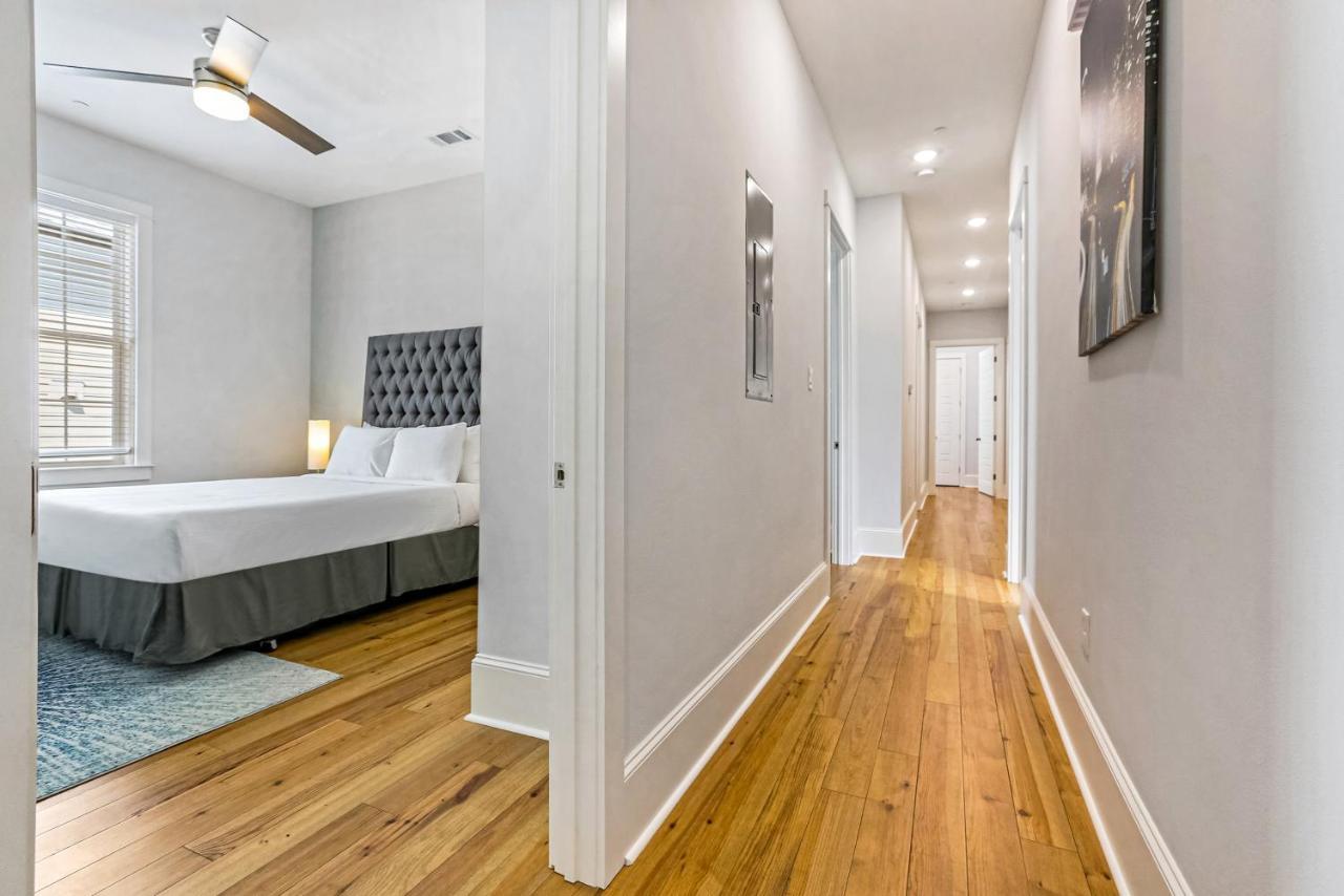 Spacious 5br Urban Retreat W Balcony & Pool * New Orleans