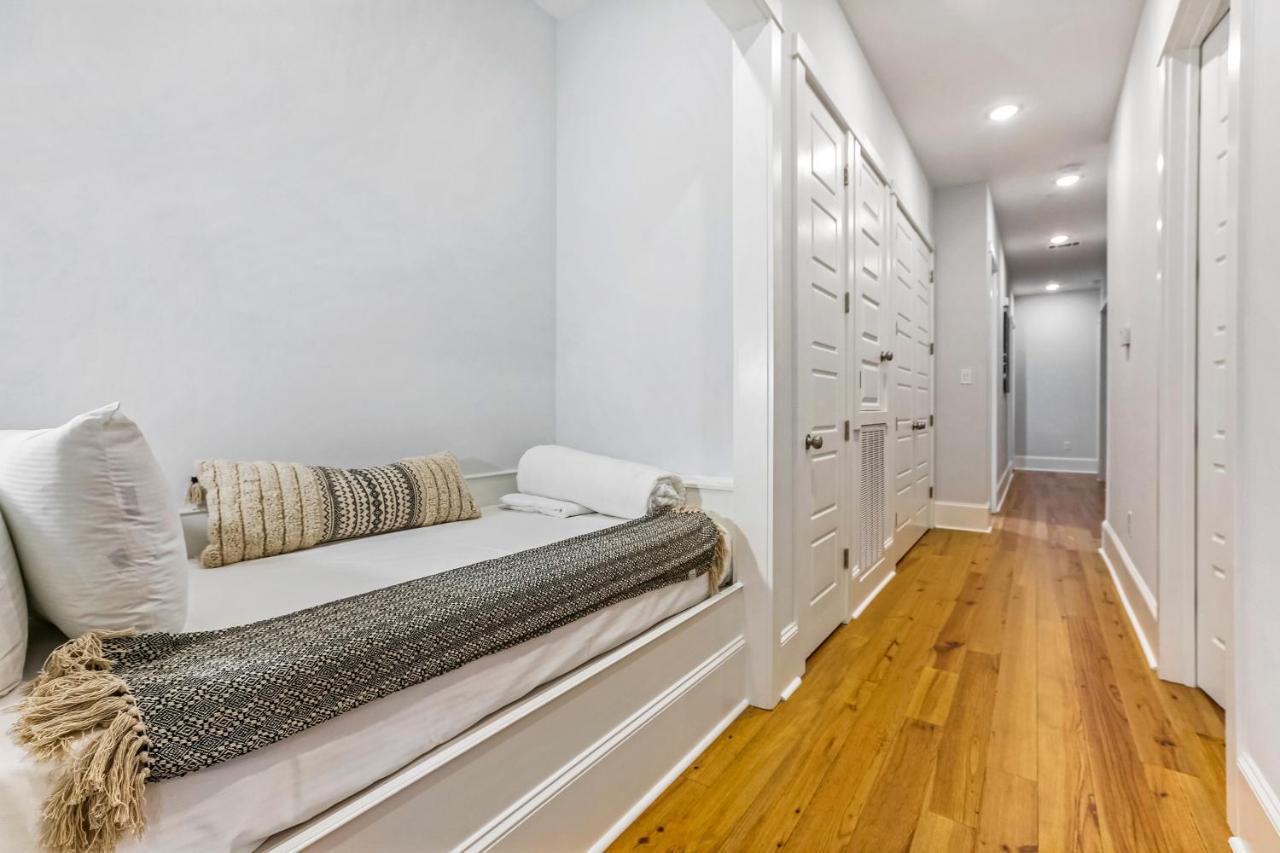 Spacious 5br Urban Retreat W Balcony & Pool * New Orleans