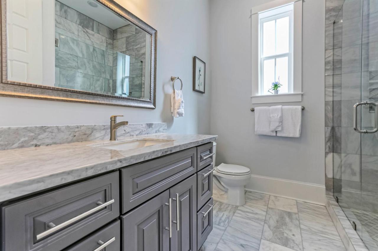 Spacious 5br Urban Retreat W Balcony & Pool Apartment New Orleans