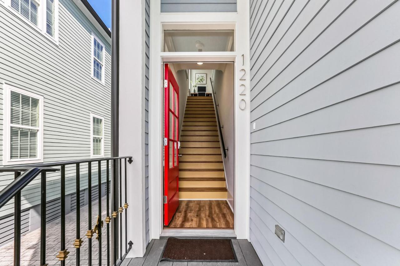 Spacious 5br Urban Retreat W Balcony & Pool *