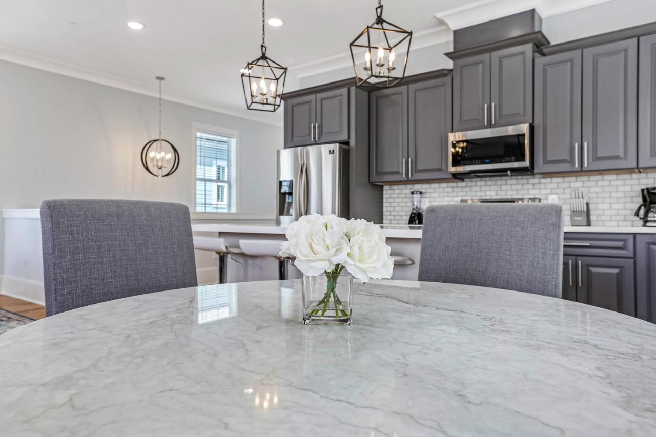 Spacious 5br Urban Retreat W Balcony & Pool Apartment New Orleans